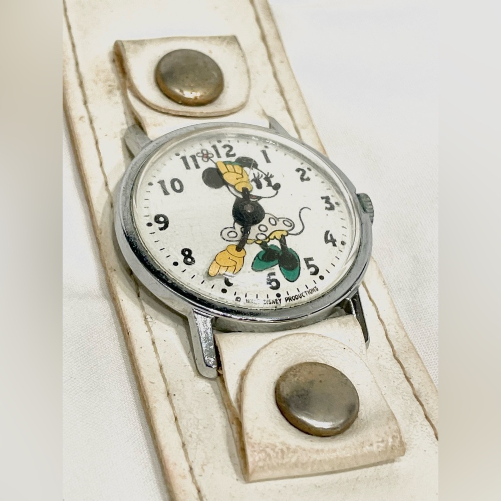 ULTRA RARE Vintage Minnie Mouse Walt Disney Prod. Wind Up Analog Watch with Band